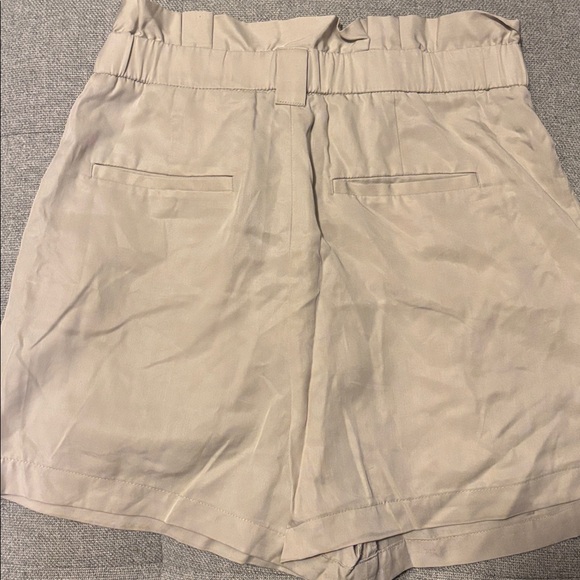 Banana Republic Beige High-Waisted Shorts - Picture 3 of 3